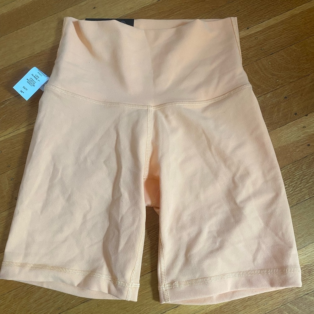 Aritzia biker shorts NWT